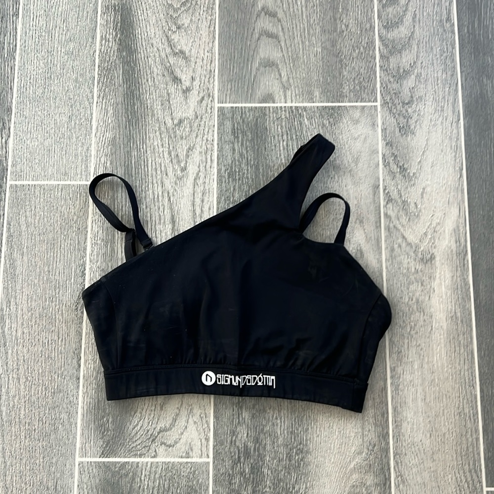 Sigmundsdottir x WIT sports bra